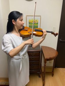 ヴァイオリン月